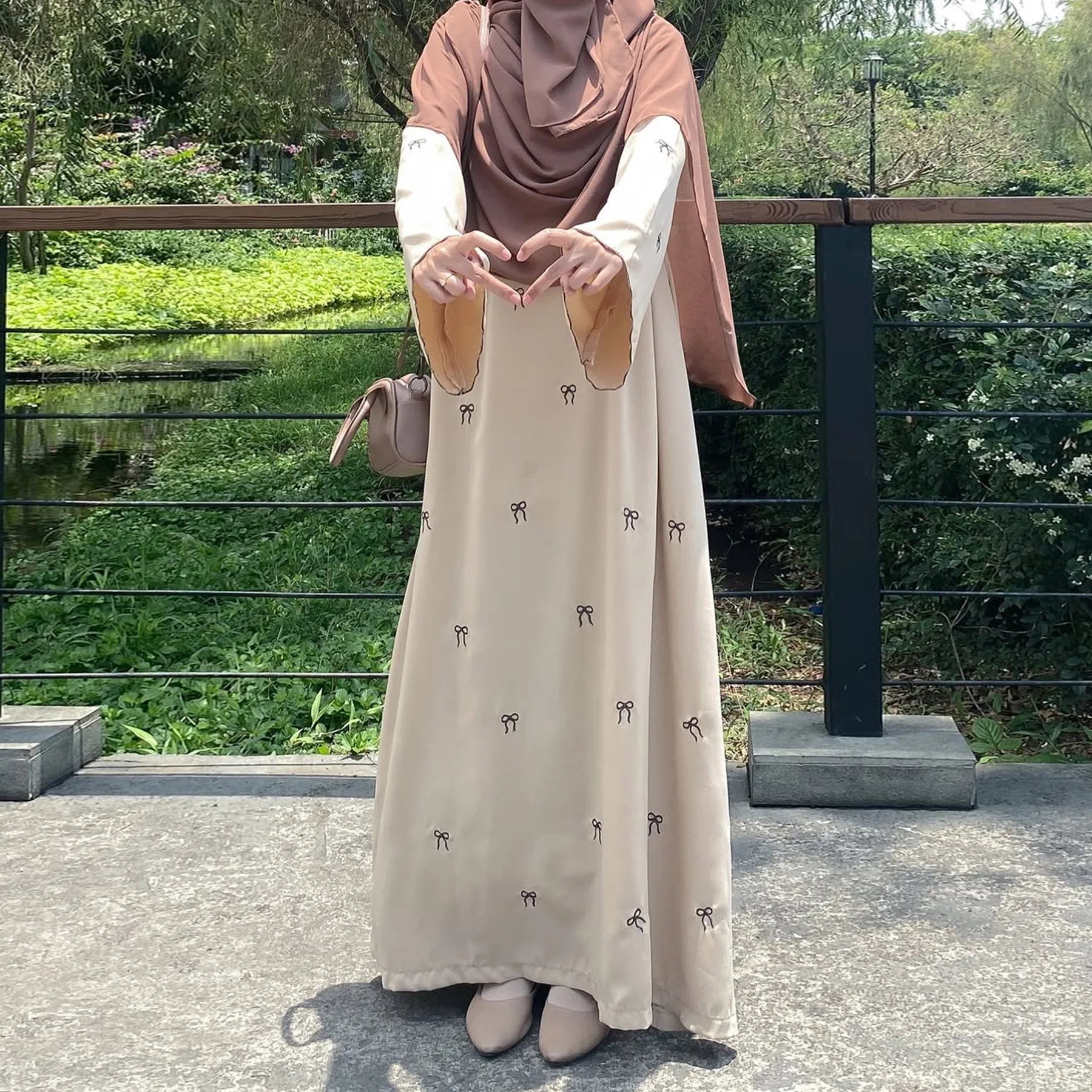 Luxury Dubai Butterfly Embroidery Abaya Muslim Women Modest Dress Islamic Femme Vacation Outfit 2025 Fashion Turkey Kaftan Robe